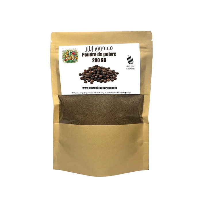 poivre-noir-en-poudre-dans-une-ambiance-marocaine_1 Poivre Noir Moulu : L'Épice Intemporelle de Vos Créations Culinaires 200 gr – Image 1